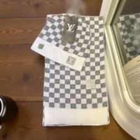 آيس كاب وشال لويس فيتون