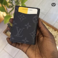 محفظة صغيرة لويس فيتون