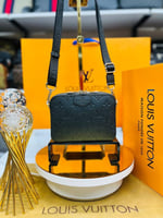 LOUIS VUITTON شنطة يد وكتف