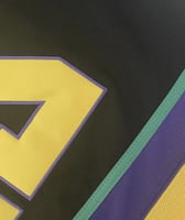 تيشيرت هوكي مطرز يسمح بمرور الهواء مصنوع من البولي...