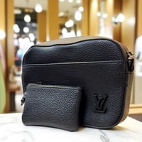 شنطة كتف لويس فيتون بالإضافة لمحفظة صغيرة