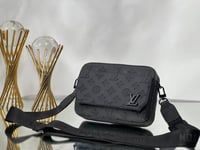 شنطة كتف من لويس فيتون