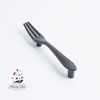 458 - مقبض بشكل شوكة لون ( أسود ) - قطعتين