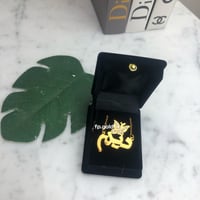 قلاده فراشه مع فصوص مطلي ذهب