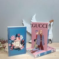 كتاب كرتون GUCCI عطر للديكور