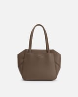 شنطة نسائية بمقاس واسع بلون بني