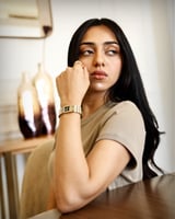 ساعة نسائية بسير ستيل باللون الذهبي