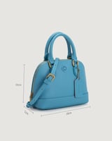 ‎ شنطة نسائية بتصميم مميز بلون أزرق