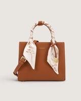 شنطة نسائية لكل الأوقات بلون بني