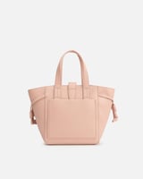 شنطة بحجم صغير ومناسب باللون الوردي