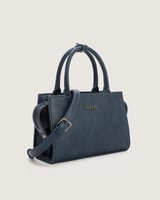 شنطة نسائية من الجلد باللون الأزرق