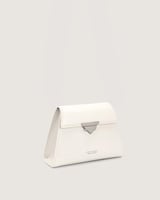 ‎ شنطة نسائية بتصميم عصري بلون بيج.