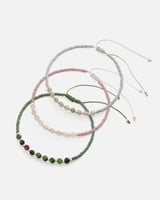 اساور من الخيوط والخرز بلون وردي وأخضر ورمادي