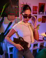 شنطة فخر النسائية من المخمل بلون زيتي