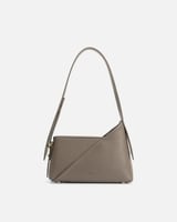 شنطة كتحفة هندسية بلون رمادي