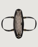 شنطة نسائية بتصميم عملي بلون أسود.