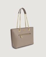 شنطة نسائية كلاسيك بلون رمادي.