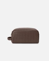 شنطة رجالية تعكس عنوان الأناقة باللون البني