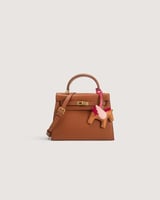 شنطة بلون بني بحجم متوسط لكل يوم