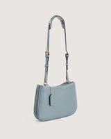 شنطة ثُريا بلون أزرق بحجم صغير لكل يوم.