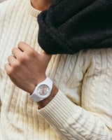 ‎ ساعة رجالية بسير من البولي كاربون بلون أبيض