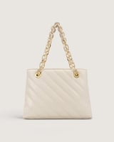 شنطة نسائية بتصميم أنيق بلون بيج.