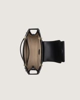 شنطة بحجم كبير ومناسب باللون الأسود