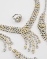 طقم نسائي زركون فاخر بلون فضي وذهبي