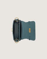 شنطة نسائية بلون أزرق بحجم متوسط لكل الأوقات