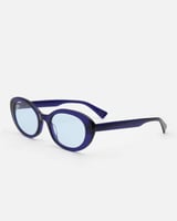 نظارة شمسية نسائية بتصميم ملفت بلون أزرق