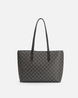 شنطة بحجم كبير ومناسب باللون الأسود