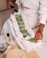 منشفة للبحر مميزة بلون أبيض