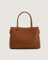 شنطة نسائية من الجلد باللون البني