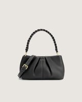 شنطة نسائية بلون أسود تناسب اطلالتك في كل الأوقات