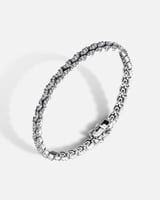 اسوارة نسائية مميزة باللون الفضي