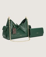 شنطة واسعة بحجم يتسع لأغراضك بلون أخضر