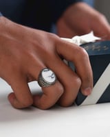 خاتم فضة رجالي كلاسيك بحجر بلون رخامي
