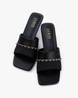 حذاء نسائي بكعب باللون الأسود