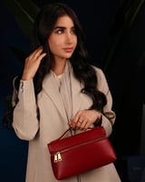 شنطة نسائية لكل يوم بلون أحمر