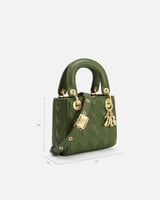 شنطة نسائية عنوان الأناقة بلون زيتي