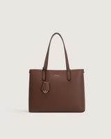 طقم شنطتين نسائية بحجم واسع باللون البني