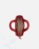 شنطة نسائية متوسطة الحجم بلون أحمر