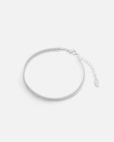 اسوارة نسائية بتصميم ناعم بلون فضي