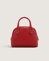 شنطة نسائية بتصميم مميز بلون أحمر