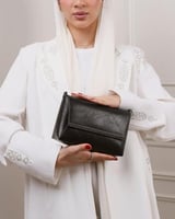 شنطة نسائية تعبر عن الثقة بمقاس متوسط بلون أسود