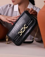 شنطة عملية من الجلد الفاخر بلون أسود