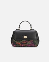 شنطة نسائية من الجلد بلون أسود تتزين بتطريز ملون