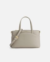 شنطة نسائية لأناقتك في كل الأوقات بلون رمادي.