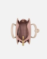 شنطة نسائية تعبر عن الأناقة بلون بيج