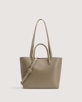 شنطة نسائية بحجم واسع باللون البني